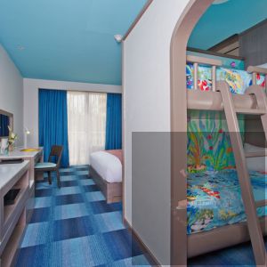 HOLIDAY INN (1 King 1 Bunk Bed Standard Famil)y