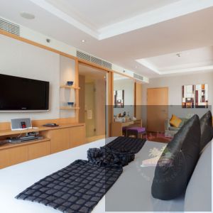 (HOLIDAY INN (1 King 1 Bedroom Suite Sea View Balcony