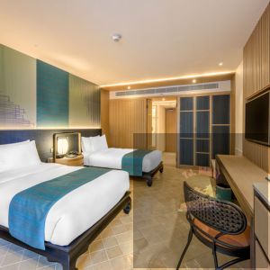 (HOLIDAY INN (Premium City View Balcony