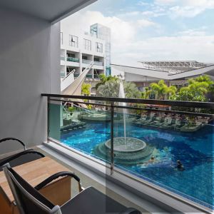 (THE KEE (deluxe pool view.  40 sqm