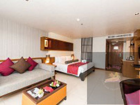 ASHLEE  HUB  (Deluxe Room King Bed)
