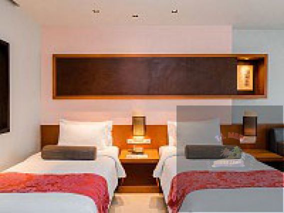 ASHLEE  HUB  (Deluxe Room Twin Bed)