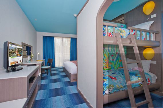 HOLIDAY INN (1 King 1 Bunk Bed Standard Famil)y