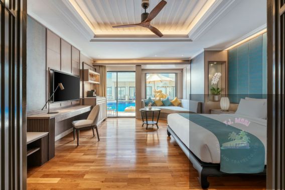 (HOLIDAY INN (1 King Premium Villa Pool Access Adults Only