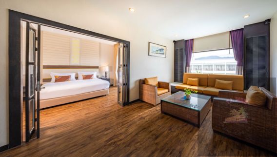 (DEEVANA (Deluxe Suite