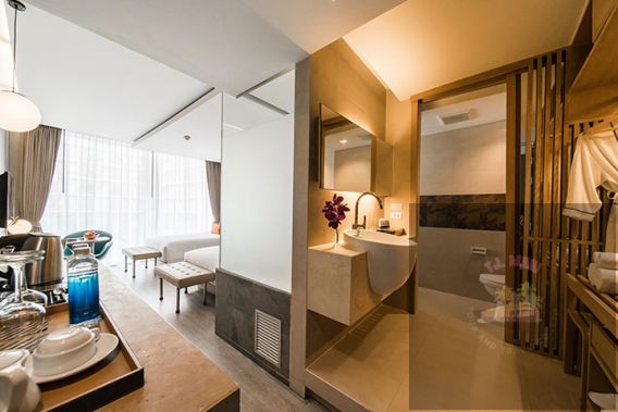 club luxx room